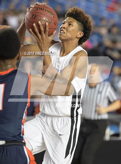 Thumbnail 1 in Garfield vs. Eastside Catholic (WIAA 3A Semifinal)  photogallery.