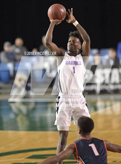 Thumbnail 1 in Garfield vs. Eastside Catholic (WIAA 3A Semifinal)  photogallery.