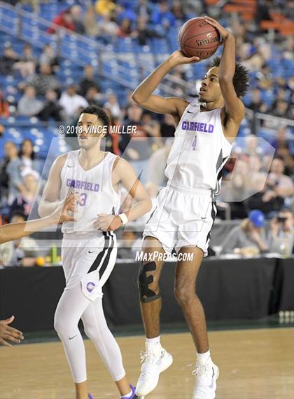 Thumbnail 1 in Garfield vs. Eastside Catholic (WIAA 3A Semifinal)  photogallery.