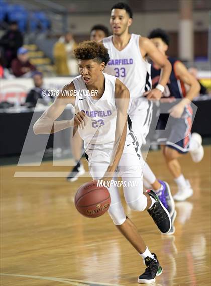 Thumbnail 3 in Garfield vs. Eastside Catholic (WIAA 3A Semifinal)  photogallery.