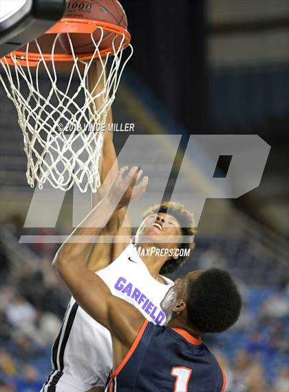 Thumbnail 2 in Garfield vs. Eastside Catholic (WIAA 3A Semifinal)  photogallery.