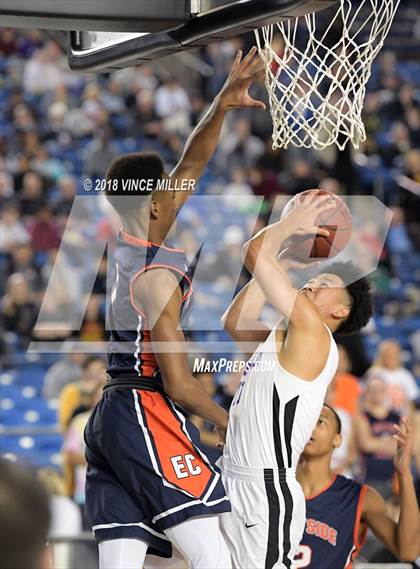 Thumbnail 3 in Garfield vs. Eastside Catholic (WIAA 3A Semifinal)  photogallery.