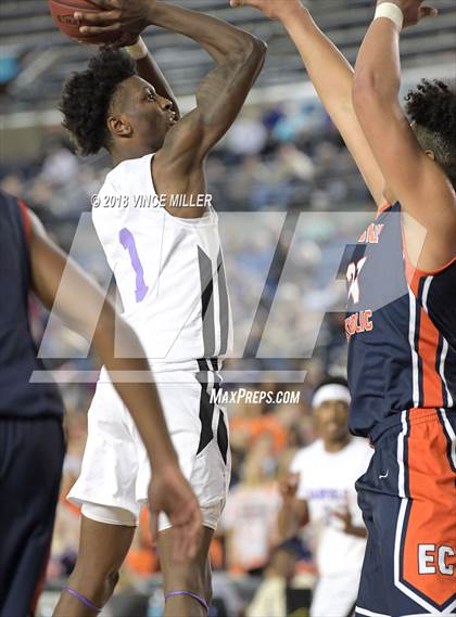Thumbnail 2 in Garfield vs. Eastside Catholic (WIAA 3A Semifinal)  photogallery.