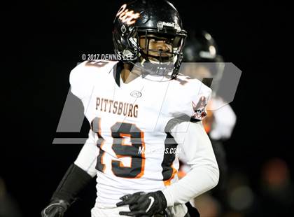 Thumbnail 3 in De La Salle vs. Pittsburg (CIF NCS Open Division Final) photogallery.