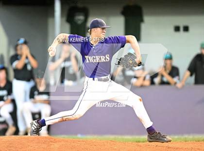 Thumbnail 3 in Thibodaux vs. South Terrebonne (LHSAA Division I Bi-District Playoff) photogallery.