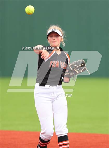 Thumbnail 2 in Tom Bean vs. Honey Grove (UIL 2A Regional Quarterfinal) photogallery.