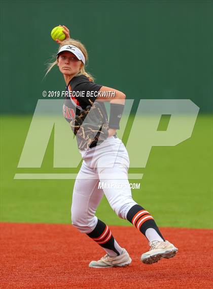 Thumbnail 2 in Tom Bean vs. Honey Grove (UIL 2A Regional Quarterfinal) photogallery.