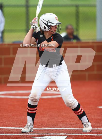 Thumbnail 2 in Tom Bean vs. Honey Grove (UIL 2A Regional Quarterfinal) photogallery.