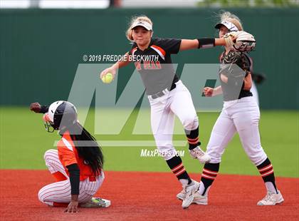 Thumbnail 2 in Tom Bean vs. Honey Grove (UIL 2A Regional Quarterfinal) photogallery.