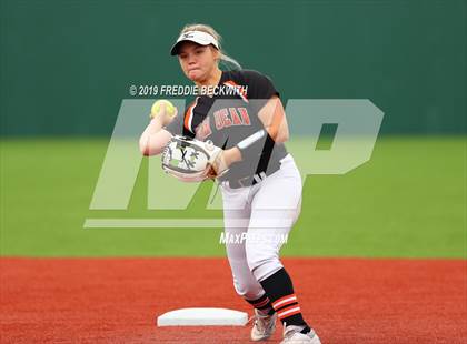 Thumbnail 1 in Tom Bean vs. Honey Grove (UIL 2A Regional Quarterfinal) photogallery.