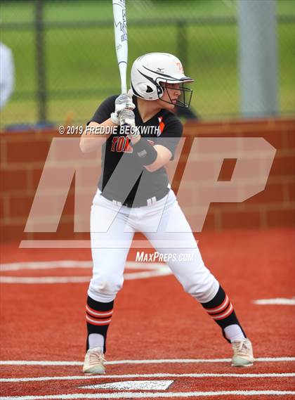 Thumbnail 3 in Tom Bean vs. Honey Grove (UIL 2A Regional Quarterfinal) photogallery.