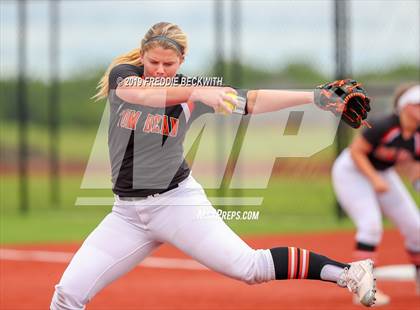 Thumbnail 2 in Tom Bean vs. Honey Grove (UIL 2A Regional Quarterfinal) photogallery.