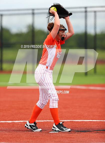 Thumbnail 3 in Tom Bean vs. Honey Grove (UIL 2A Regional Quarterfinal) photogallery.