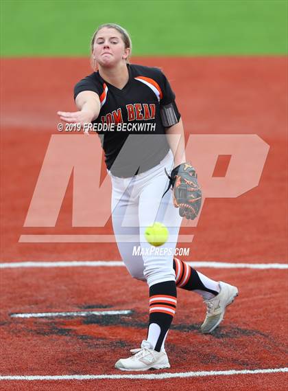 Thumbnail 2 in Tom Bean vs. Honey Grove (UIL 2A Regional Quarterfinal) photogallery.