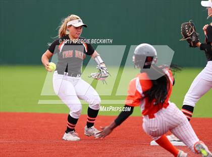 Thumbnail 3 in Tom Bean vs. Honey Grove (UIL 2A Regional Quarterfinal) photogallery.