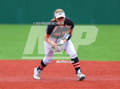 Thumbnail 1 in Tom Bean vs. Honey Grove (UIL 2A Regional Quarterfinal) photogallery.