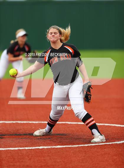Thumbnail 1 in Tom Bean vs. Honey Grove (UIL 2A Regional Quarterfinal) photogallery.