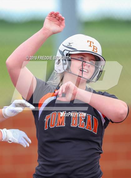 Thumbnail 2 in Tom Bean vs. Honey Grove (UIL 2A Regional Quarterfinal) photogallery.