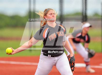 Thumbnail 2 in Tom Bean vs. Honey Grove (UIL 2A Regional Quarterfinal) photogallery.