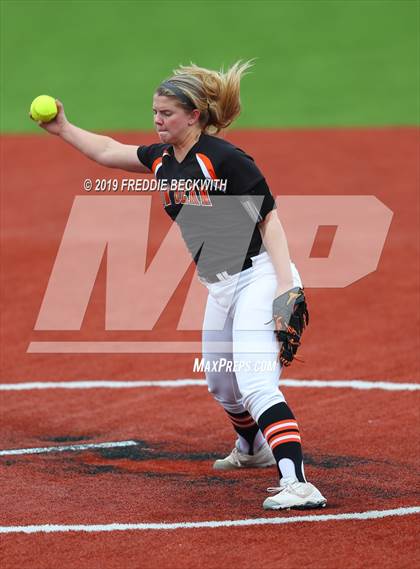 Thumbnail 3 in Tom Bean vs. Honey Grove (UIL 2A Regional Quarterfinal) photogallery.