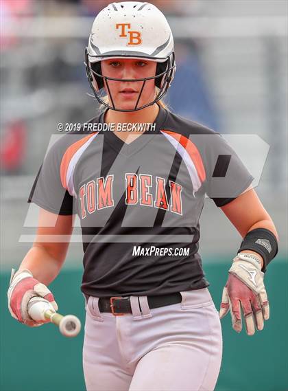 Thumbnail 3 in Tom Bean vs. Honey Grove (UIL 2A Regional Quarterfinal) photogallery.