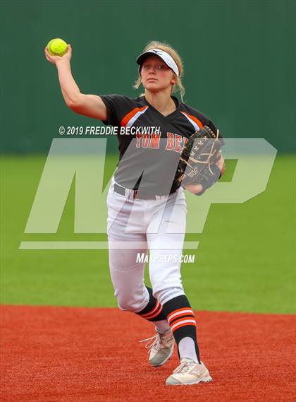 Thumbnail 1 in Tom Bean vs. Honey Grove (UIL 2A Regional Quarterfinal) photogallery.
