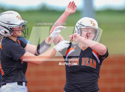 Thumbnail 1 in Tom Bean vs. Honey Grove (UIL 2A Regional Quarterfinal) photogallery.