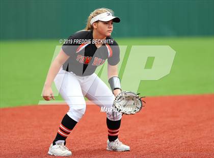 Thumbnail 3 in Tom Bean vs. Honey Grove (UIL 2A Regional Quarterfinal) photogallery.