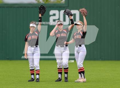 Thumbnail 3 in Tom Bean vs. Honey Grove (UIL 2A Regional Quarterfinal) photogallery.