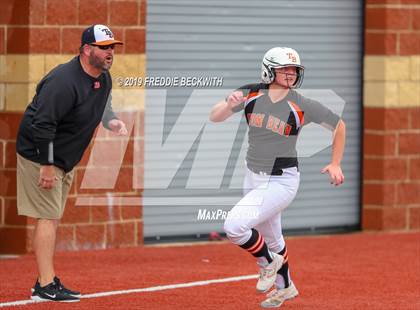 Thumbnail 3 in Tom Bean vs. Honey Grove (UIL 2A Regional Quarterfinal) photogallery.