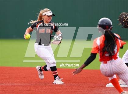 Thumbnail 2 in Tom Bean vs. Honey Grove (UIL 2A Regional Quarterfinal) photogallery.