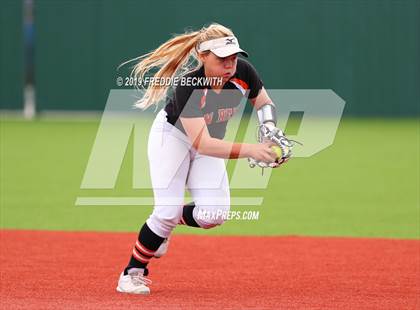 Thumbnail 2 in Tom Bean vs. Honey Grove (UIL 2A Regional Quarterfinal) photogallery.
