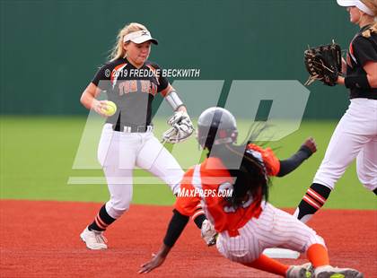 Thumbnail 1 in Tom Bean vs. Honey Grove (UIL 2A Regional Quarterfinal) photogallery.