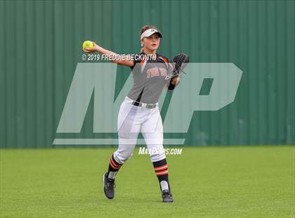 Thumbnail 3 in Tom Bean vs. Honey Grove (UIL 2A Regional Quarterfinal) photogallery.