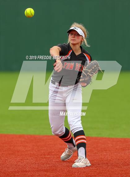 Thumbnail 2 in Tom Bean vs. Honey Grove (UIL 2A Regional Quarterfinal) photogallery.