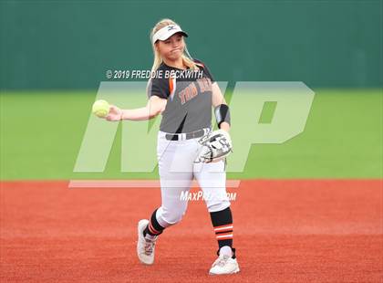 Thumbnail 3 in Tom Bean vs. Honey Grove (UIL 2A Regional Quarterfinal) photogallery.