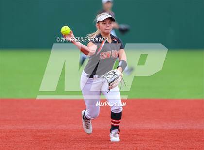 Thumbnail 2 in Tom Bean vs. Honey Grove (UIL 2A Regional Quarterfinal) photogallery.