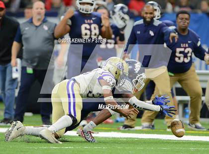 Thumbnail 2 in Lafayette Christian Academy vs. Ascension Catholic (LHSAA 1A Final) photogallery.