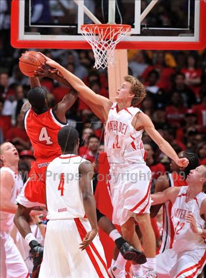 Thumbnail 3 in King vs. Mater Dei (CIF SS D1-AA Final)  photogallery.