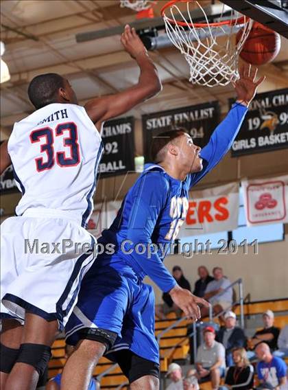 Thumbnail 1 in Riverside vs. Orlando Christian Prep (City of Palms Classic) photogallery.