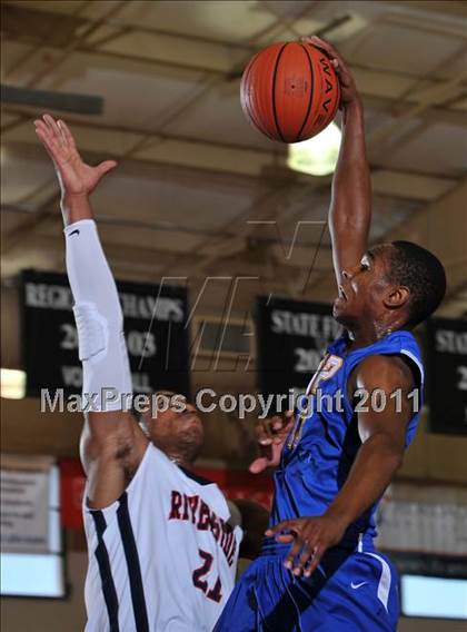 Thumbnail 3 in Riverside vs. Orlando Christian Prep (City of Palms Classic) photogallery.
