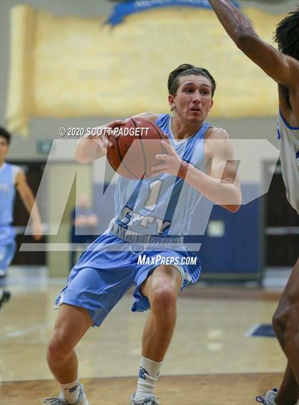 Thumbnail 2 in University City vs. San Diego (CIF SDS D2 Championship) photogallery.