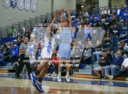 Thumbnail 1 in University City vs. San Diego (CIF SDS D2 Championship) photogallery.
