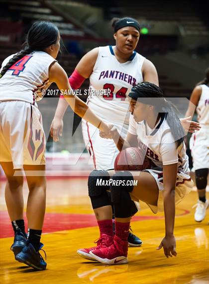 Thumbnail 3 in San Joaquin Memorial vs. Bakersfield Christian (CIF CS D5 Final) photogallery.
