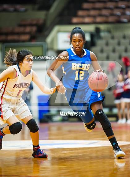 Thumbnail 3 in San Joaquin Memorial vs. Bakersfield Christian (CIF CS D5 Final) photogallery.