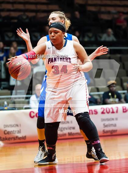 Thumbnail 2 in San Joaquin Memorial vs. Bakersfield Christian (CIF CS D5 Final) photogallery.