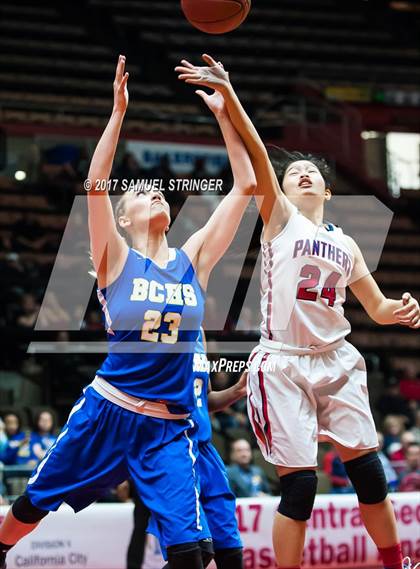 Thumbnail 3 in San Joaquin Memorial vs. Bakersfield Christian (CIF CS D5 Final) photogallery.