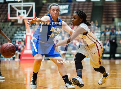Thumbnail 3 in San Joaquin Memorial vs. Bakersfield Christian (CIF CS D5 Final) photogallery.
