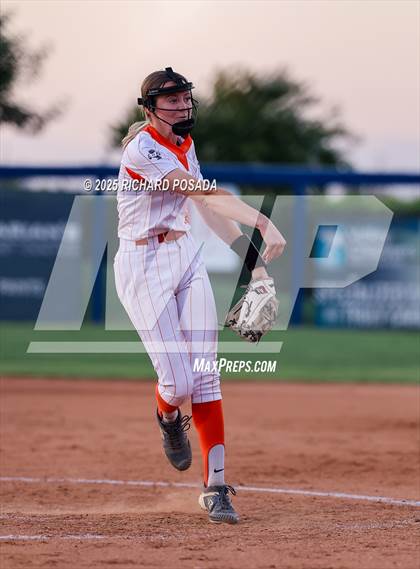 Thumbnail 3 in Coalinga vs. Woodlake (CIFCS - Division IV Championship) photogallery.