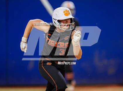 Thumbnail 2 in Coalinga vs. Woodlake (CIFCS - Division IV Championship) photogallery.
